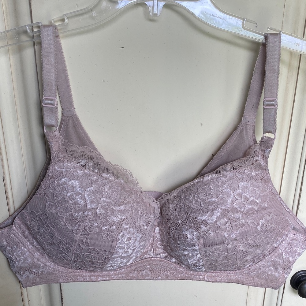 Torrid 40C wire free Bra in Light Pink